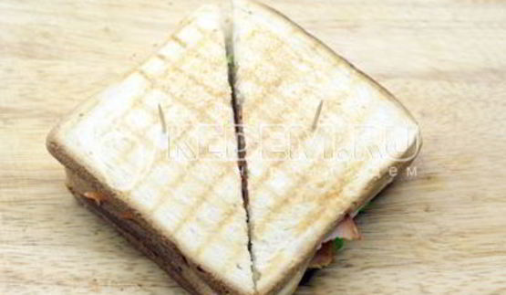 сэндвич с копченой курицей