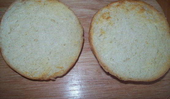 сэндвич с курицей, горчицей и перепелиным яйцом