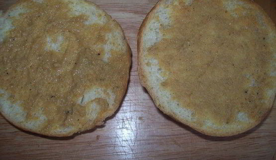 сэндвич с курицей, горчицей и перепелиным яйцом