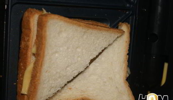 сэндвич с сыром и карбонатом