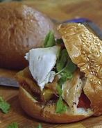 Сэндвичи с курицей, помидорами и перцем