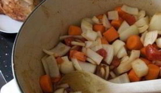 сэндвичи со свининой, жареной в пиве с овощами