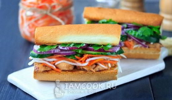 вьетнамский сэндвич бан ми с курицей