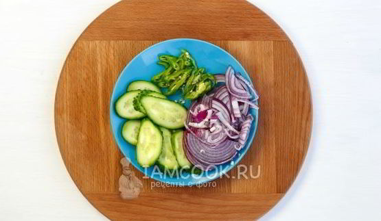 вьетнамский сэндвич бан ми с курицей