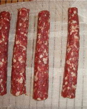 Сырокопченая колбаса