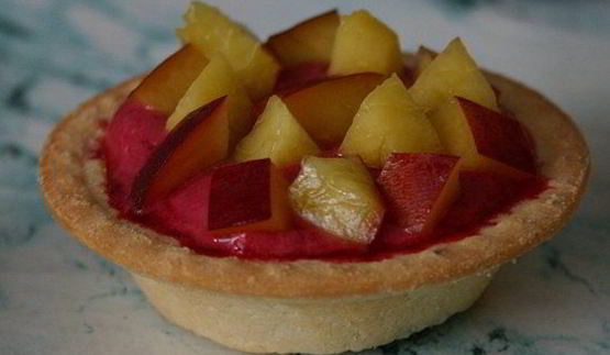 холодные пирожные из вишни в тарталетках