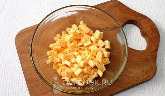 тарталетки с ананасами и крабовыми палочками