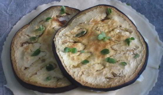 тарталетки с баклажанами и сыром бри