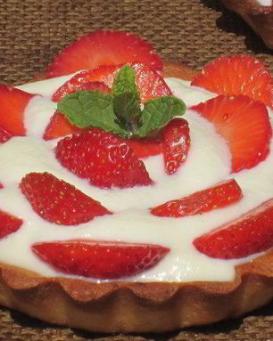 Тарталетки с клубникой и белым шоколадом