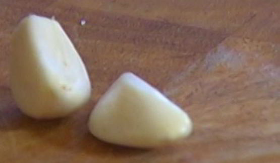 тарталетки с красным луком и сырным соусом