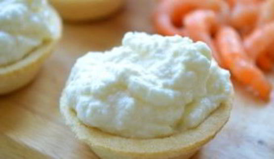 тарталетки с креветками и сыром