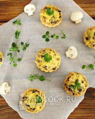 Тарталетки с курицей и грибами