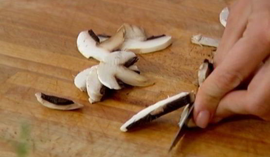 тарталетки с шампиньонами, спаржей и сладким перцем