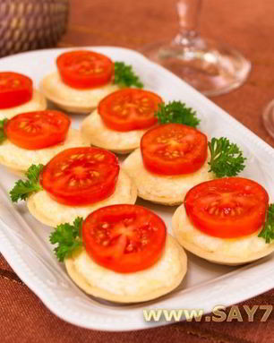 Тарталетки с сыром и помидорами