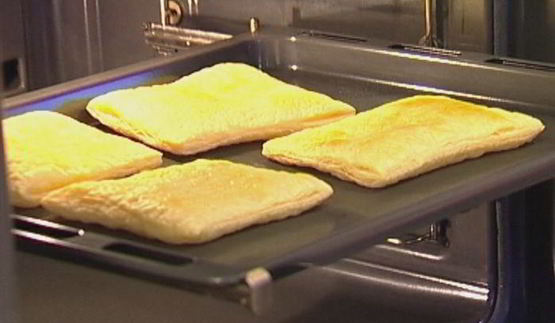 тарталетки с цукини, помидорами и сыром бри