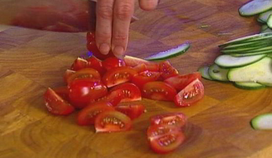 тарталетки с цукини, помидорами и сыром бри