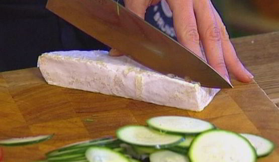 тарталетки с цукини, помидорами и сыром бри