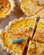 Тарталетки с тыквой и травами