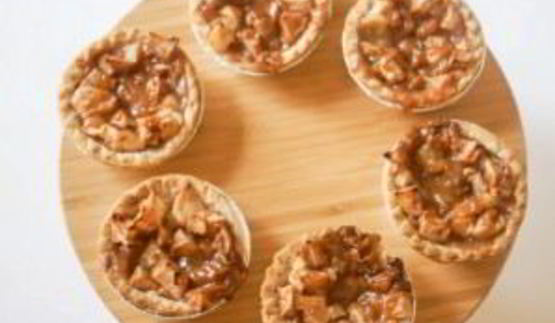 тарталетки с яблоками