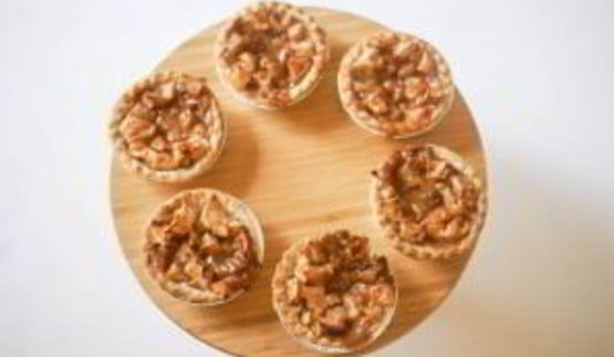 тарталетки с яблоками