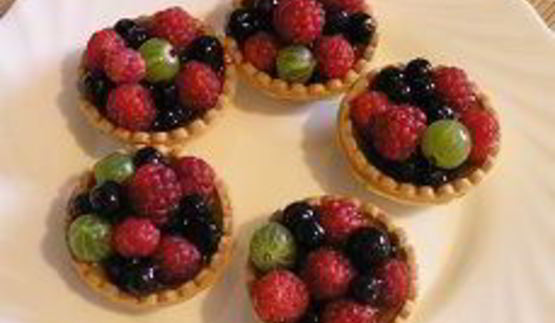 тарталетки с ягодами