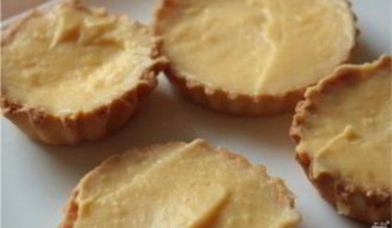 тарталетки с заварным кремом и ягодами