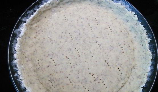 сливовый тарт с ореховым безе