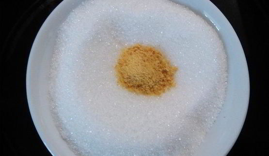 сливовый тарт с ореховым безе