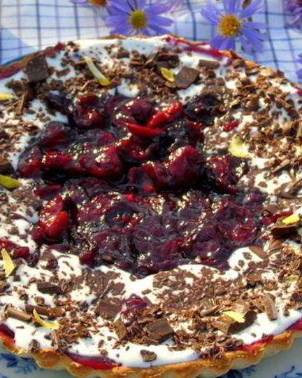 Рецепт сметанного тарта с вишней и вином