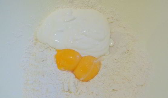 сметанный тарт с вишней и вином