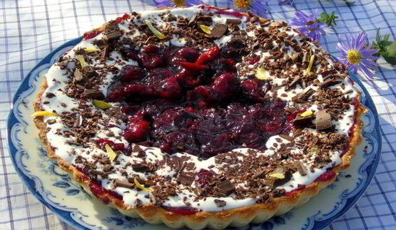 сметанный тарт с вишней и вином