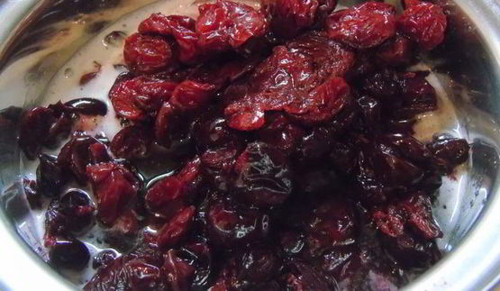 сметанный тарт с вишней и вином