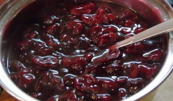 сметанный тарт с вишней и вином