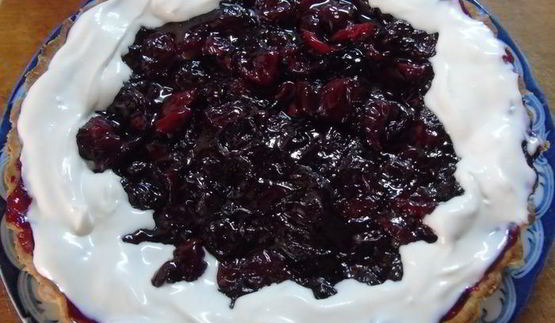 сметанный тарт с вишней и вином