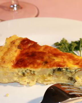 Тарт из поленты с луком пореем