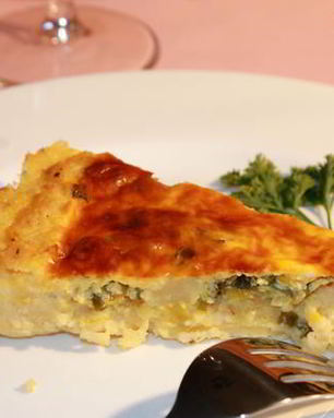 Тарт из поленты с луком пореем