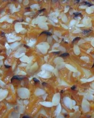 Тарт с абрикосами на слоеном тесте