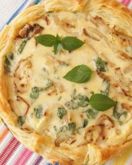 Рецепт тарта с кабачком и базиликом на слоеном тесте