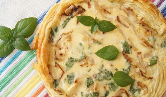 тарт с кабачком и базиликом на слоеном тесте