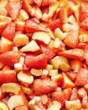 Тарт с клубникой и ревенем