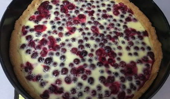 тарт с клюквой в сметанной заливке