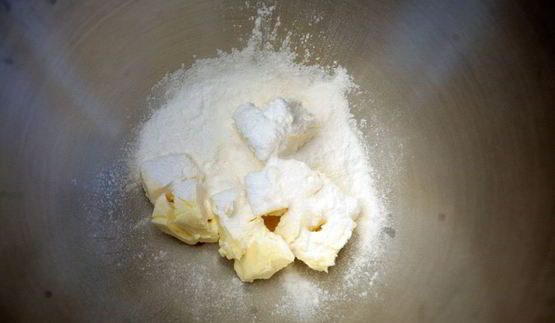 тарт с лимонной начинкой и белковым кремом