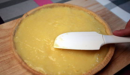 тарт с лимонной начинкой и белковым кремом