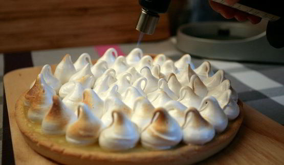 тарт с лимонной начинкой и белковым кремом