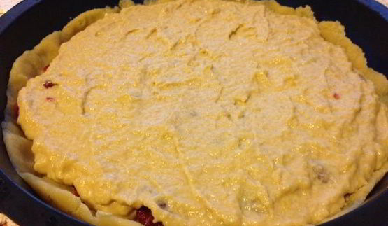 тарт с малиной и заварным медовым кремом