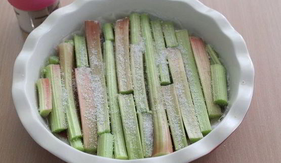 тарт с ревенем и кардамоном