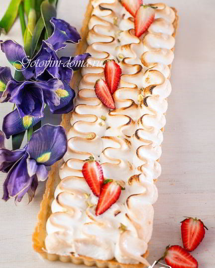 Рецепт тарта с ревенем, заварным кремом и меренгой