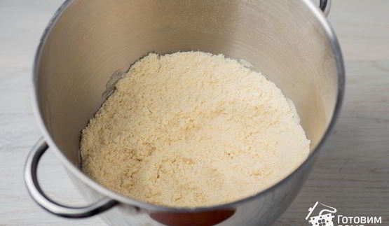 тарт с ревенем, заварным кремом и меренгой