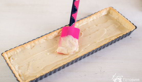 тарт с ревенем, заварным кремом и меренгой