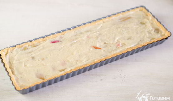 тарт с ревенем, заварным кремом и меренгой